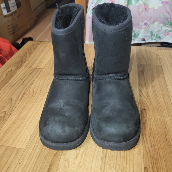 UGG CLASSIC WEATHER SHORT BLACK WATERPROOF GIRLS SIZE 1 BOOTS - Picture 3 of 7